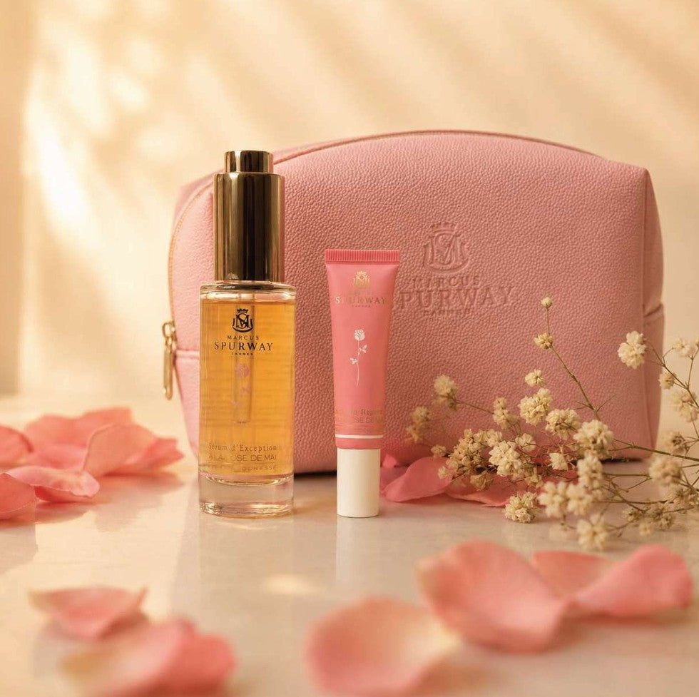 Marcus Spurway by Liesbet Rose de Mai huidverzorgingsset met serum, crème en roze etui tussen rozenblaadjes
